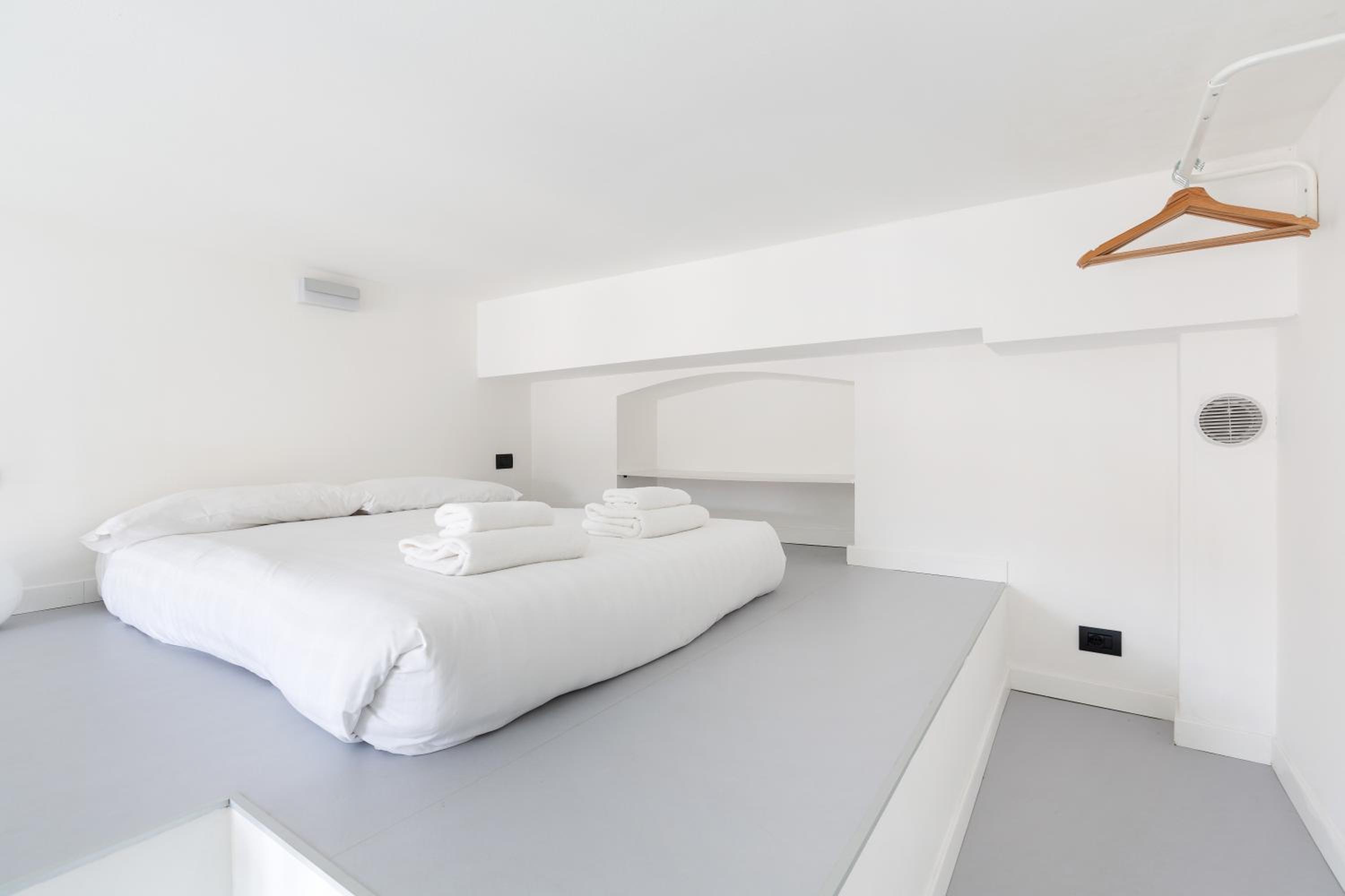 GuestHost - Central Studio APTS Milano-Corso Magenta