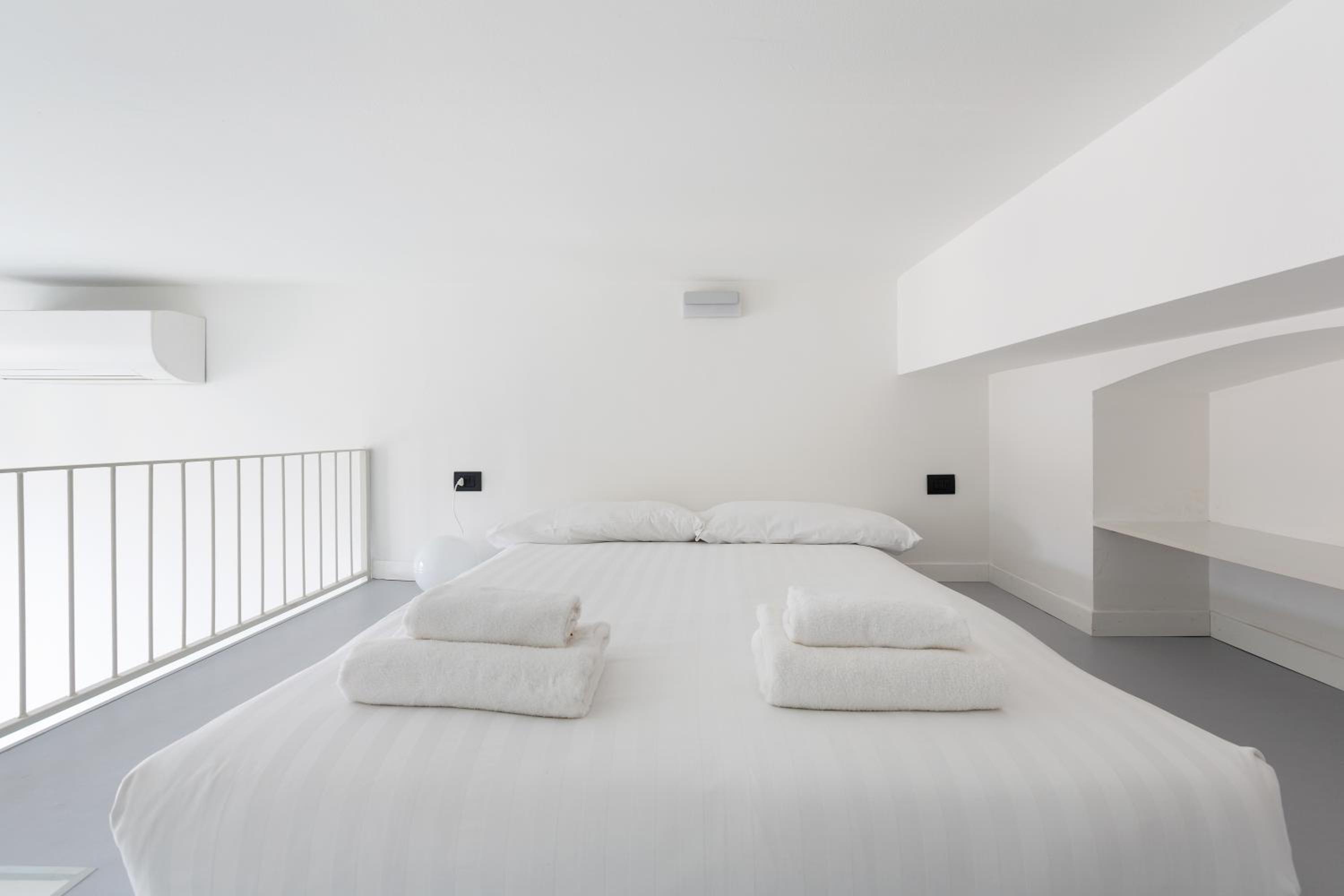 GuestHost - Central Studio APTS Milano-Corso Magenta
