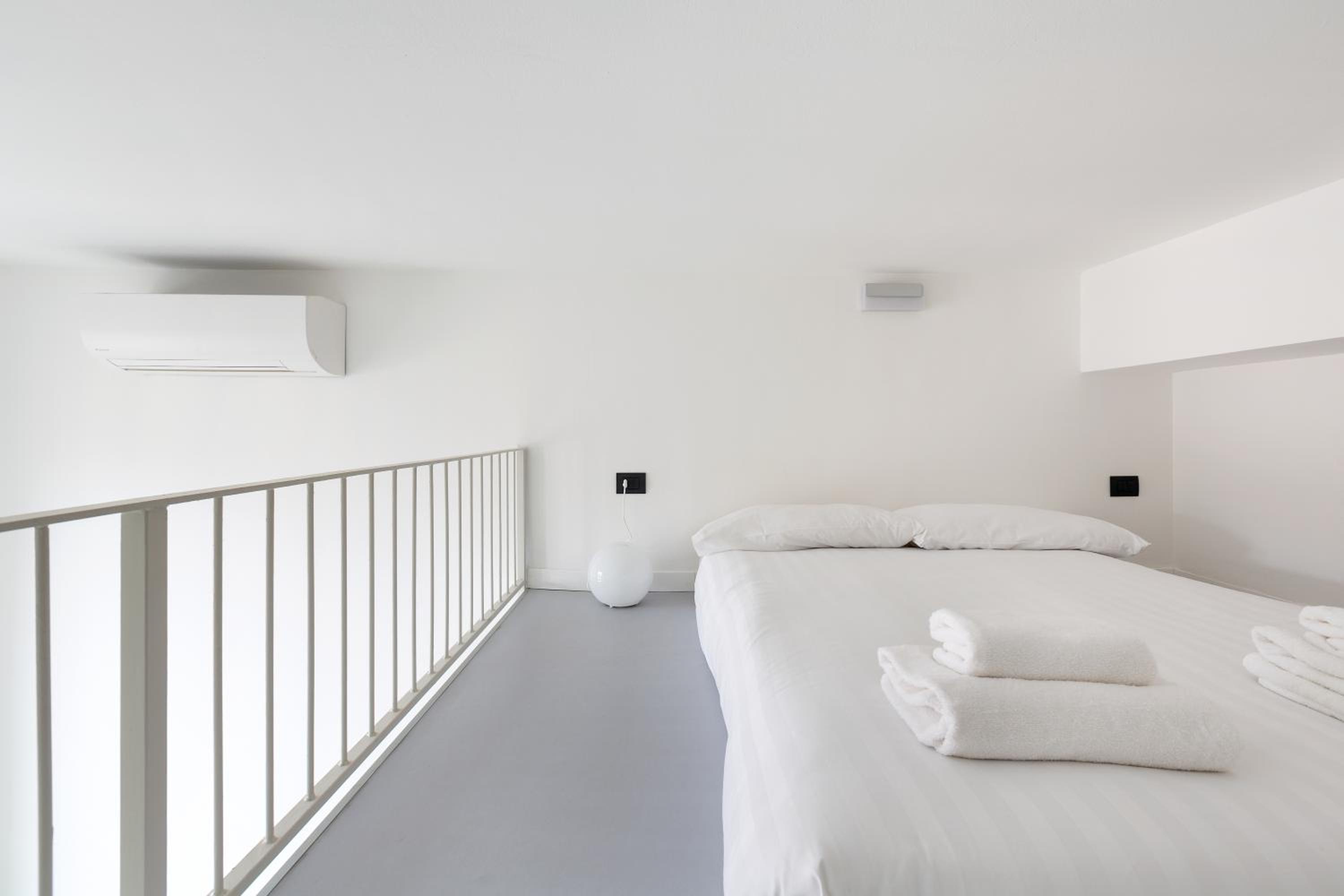 GuestHost - Central Studio APTS Milano-Corso Magenta