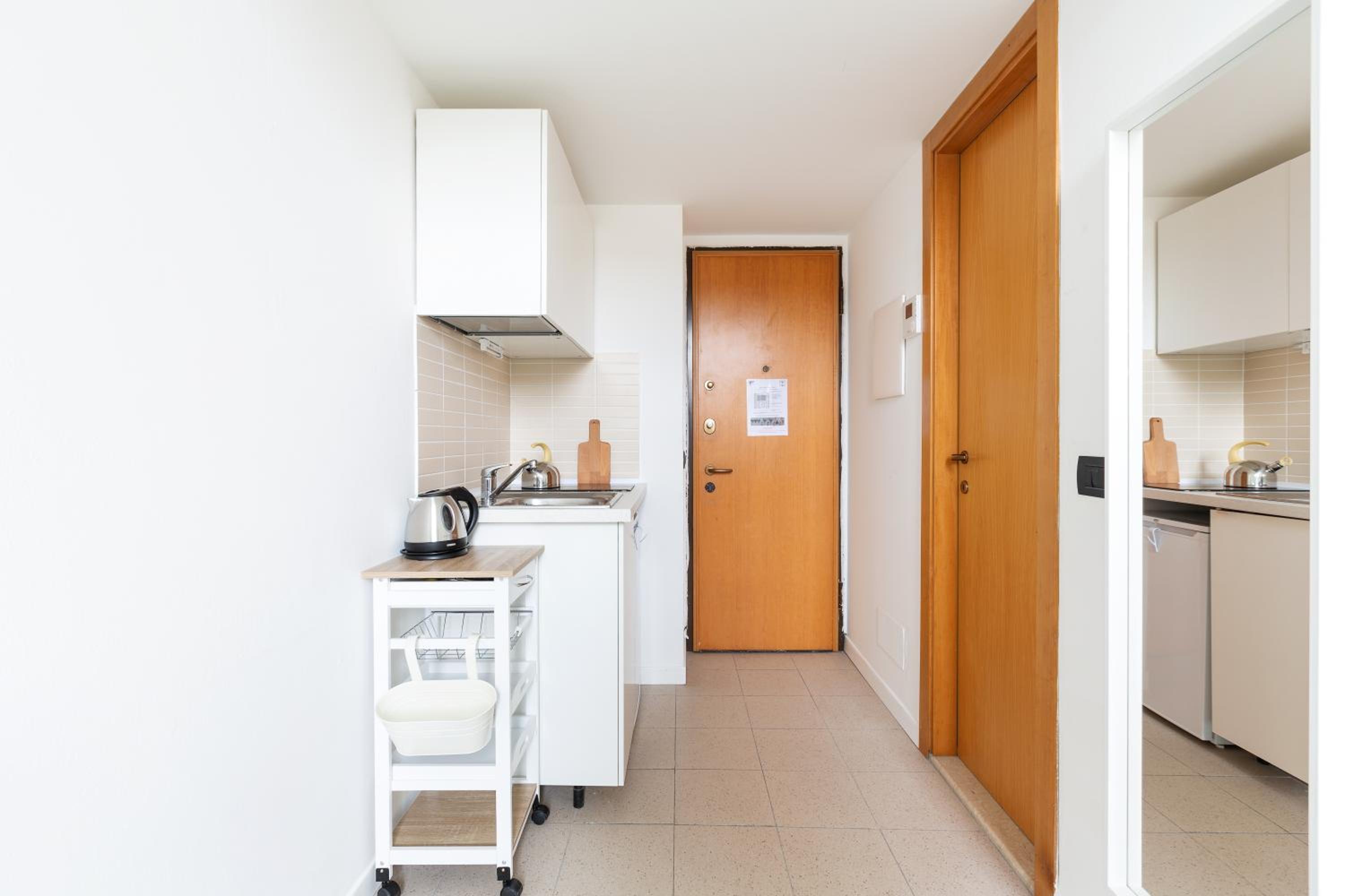 GuestHost - Central Studio APTS Milano-Corso Magenta