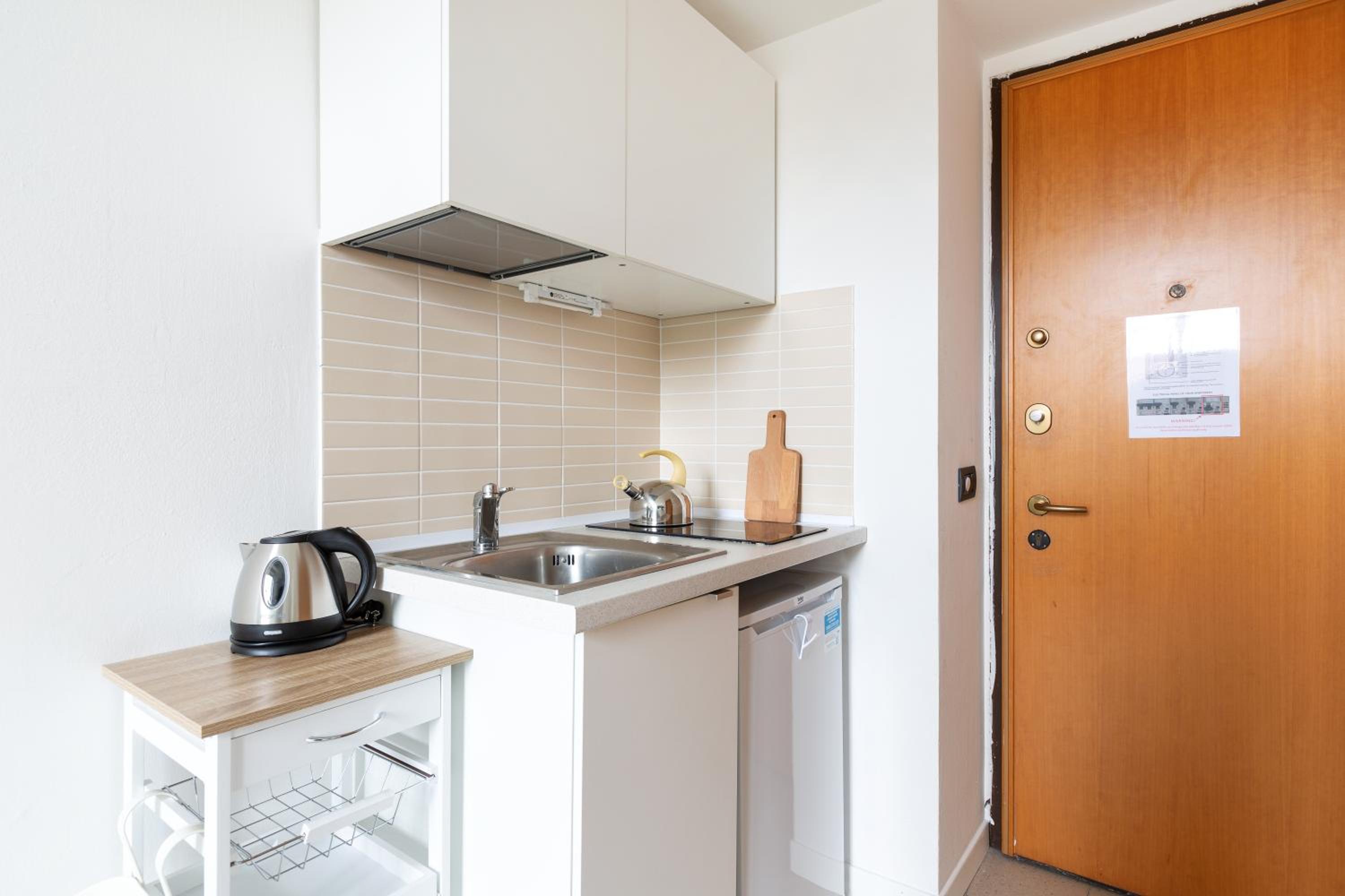 GuestHost - Central Studio APTS Milano-Corso Magenta