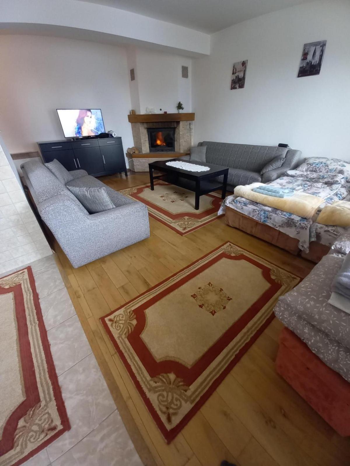 Ljupki studio apartman sa kaminom