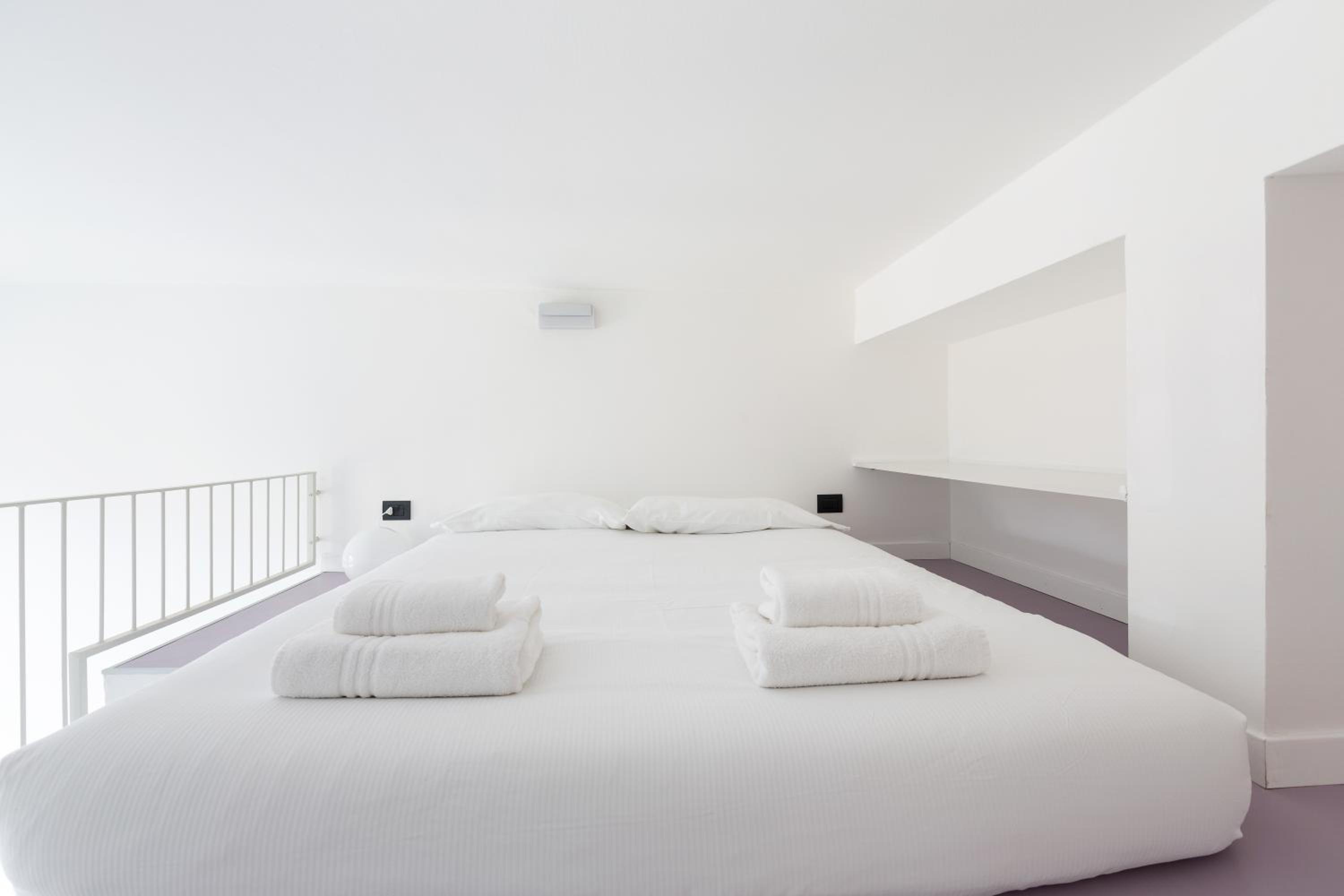 GuestHost - Central Studio APTS Milano-Corso Magenta