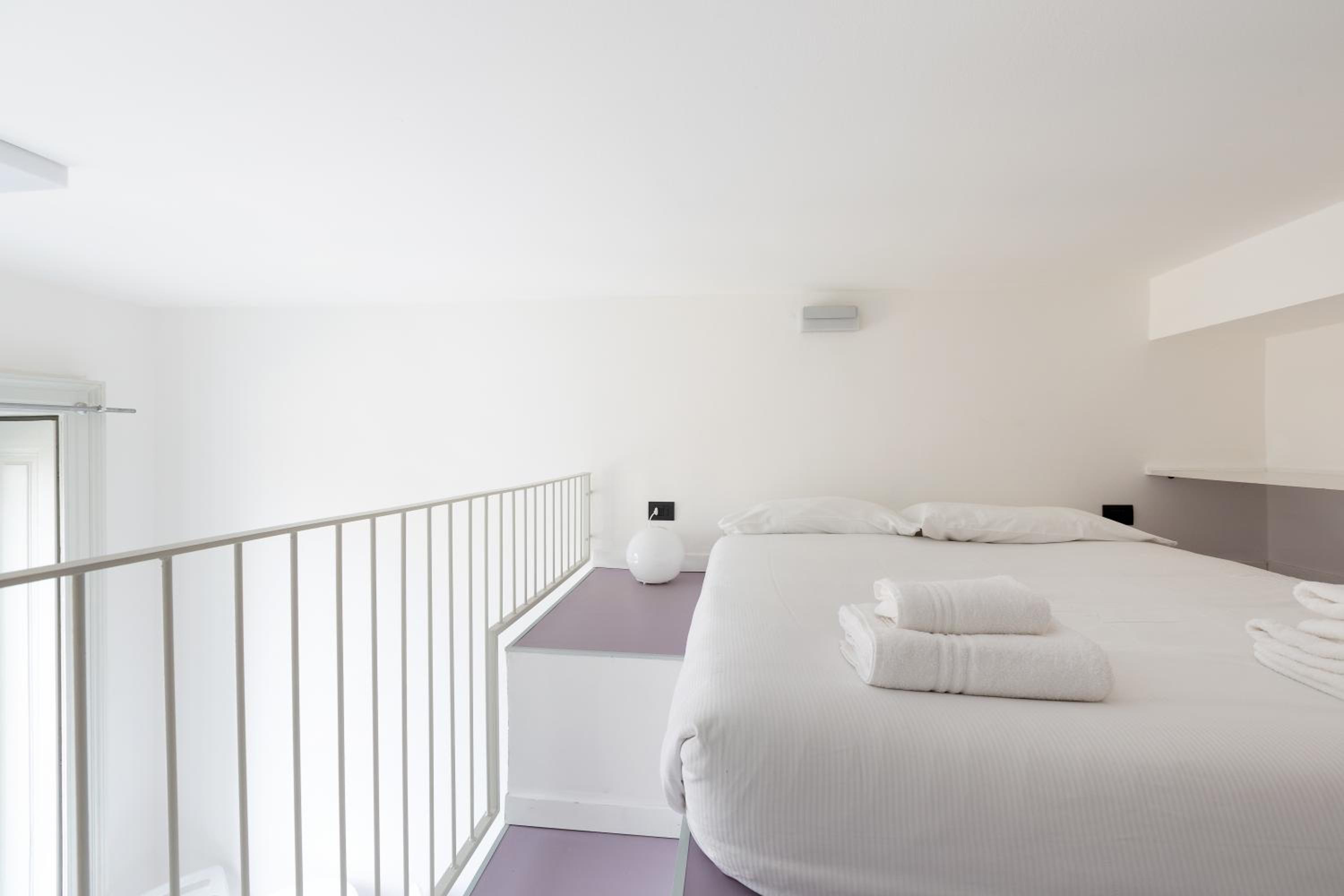 GuestHost - Central Studio APTS Milano-Corso Magenta