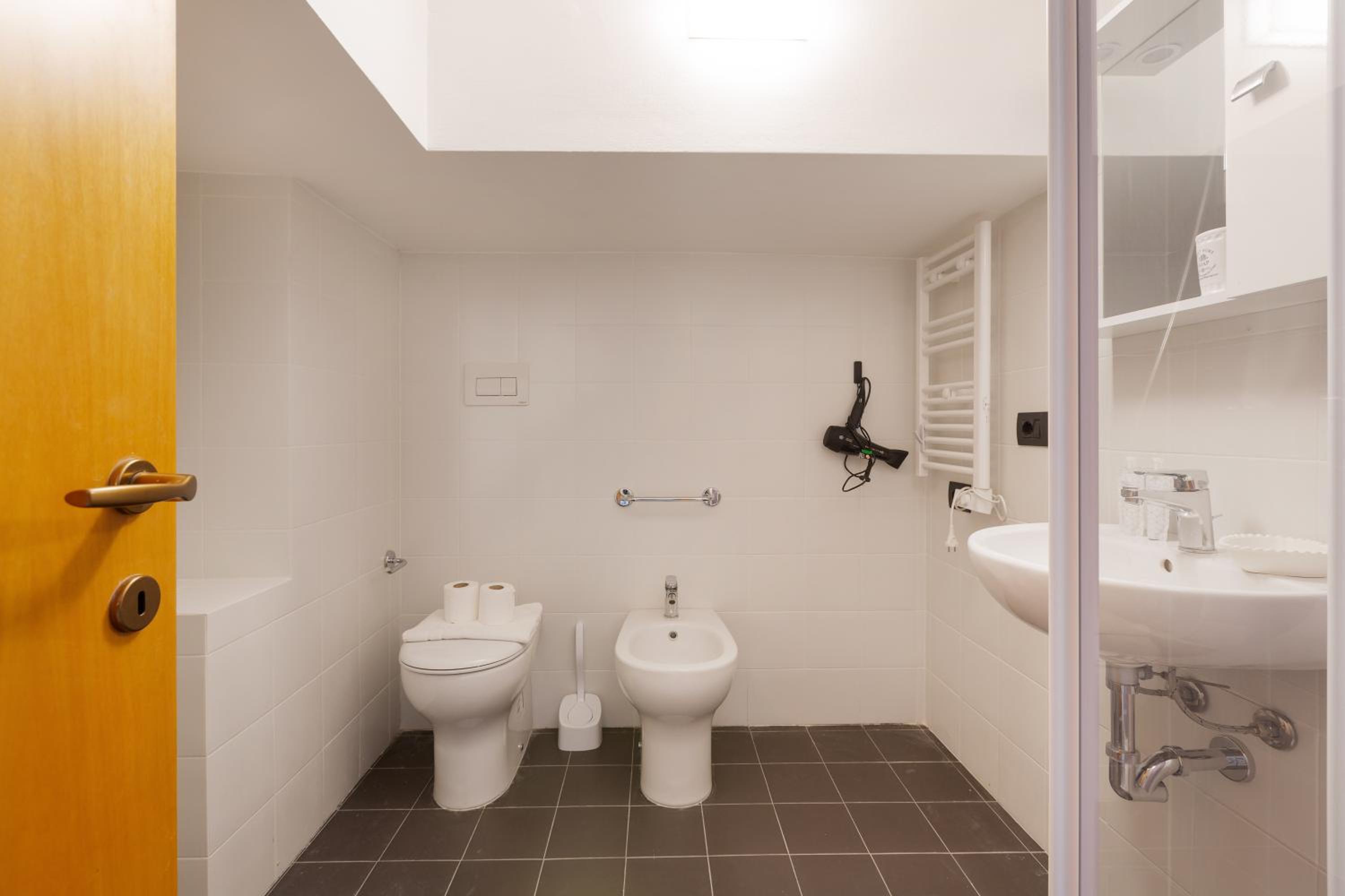 GuestHost - Central Studio APTS Milano-Corso Magenta