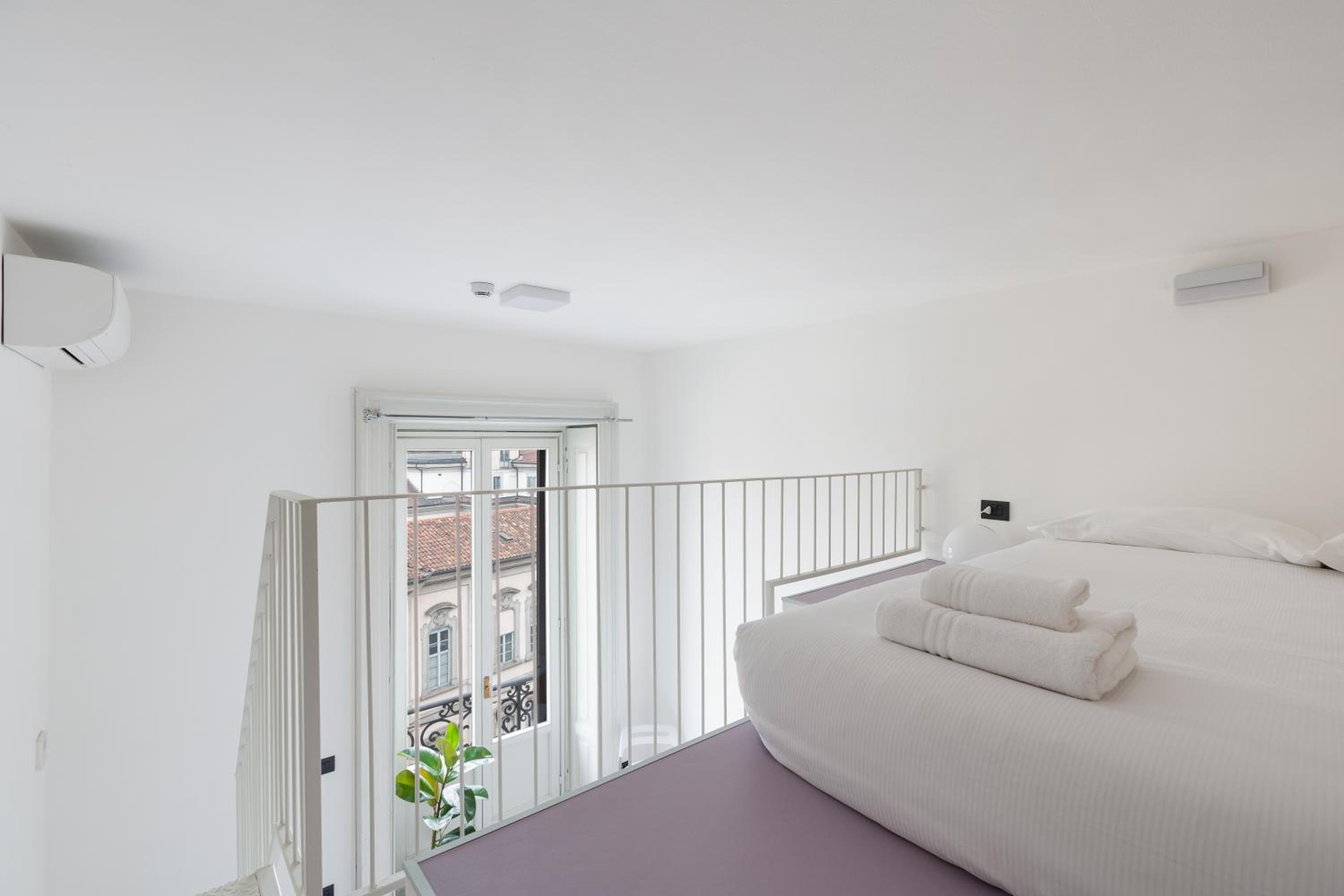 GuestHost - Central Studio APTS Milano-Corso Magenta