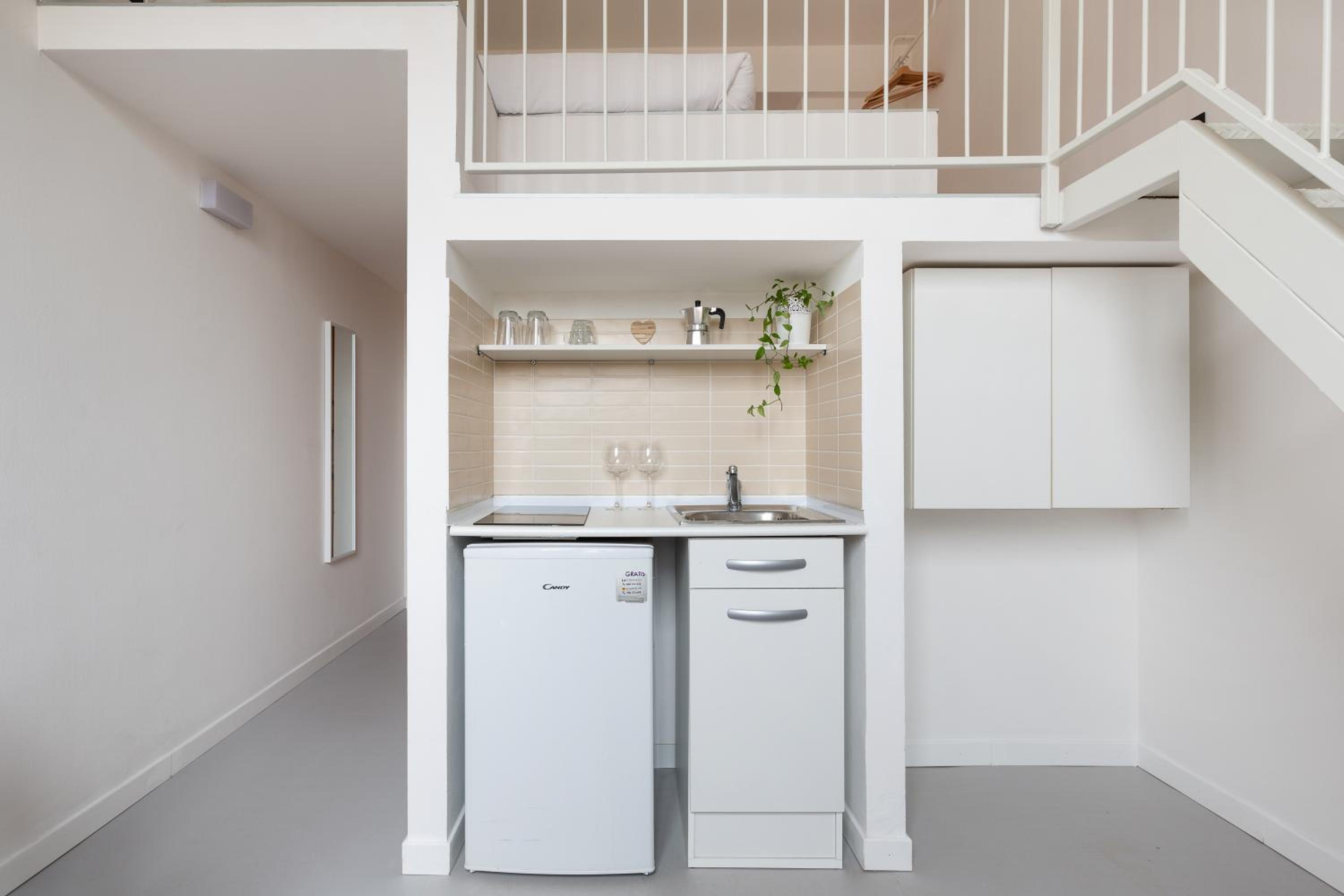 GuestHost - Central Studio APTS Milano-Corso Magenta
