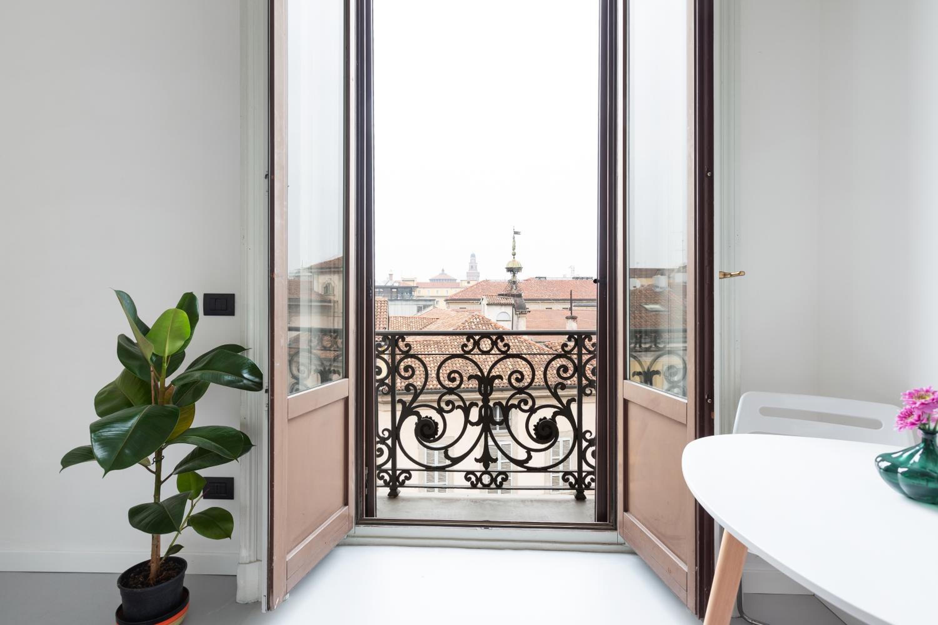 GuestHost - Central Studio APTS Milano-Corso Magenta