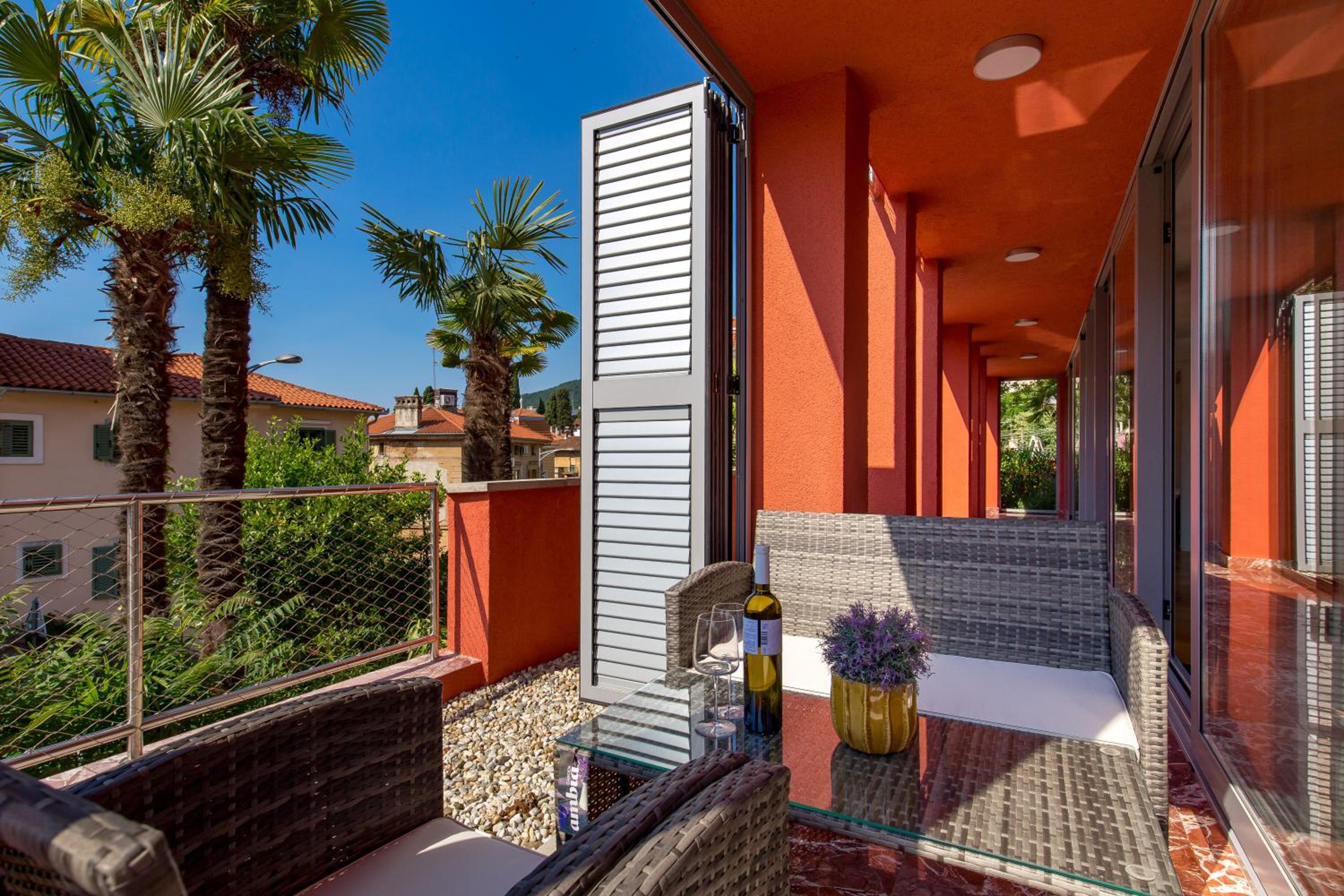 Luxury City Center Apartment -50m to the sea view 3