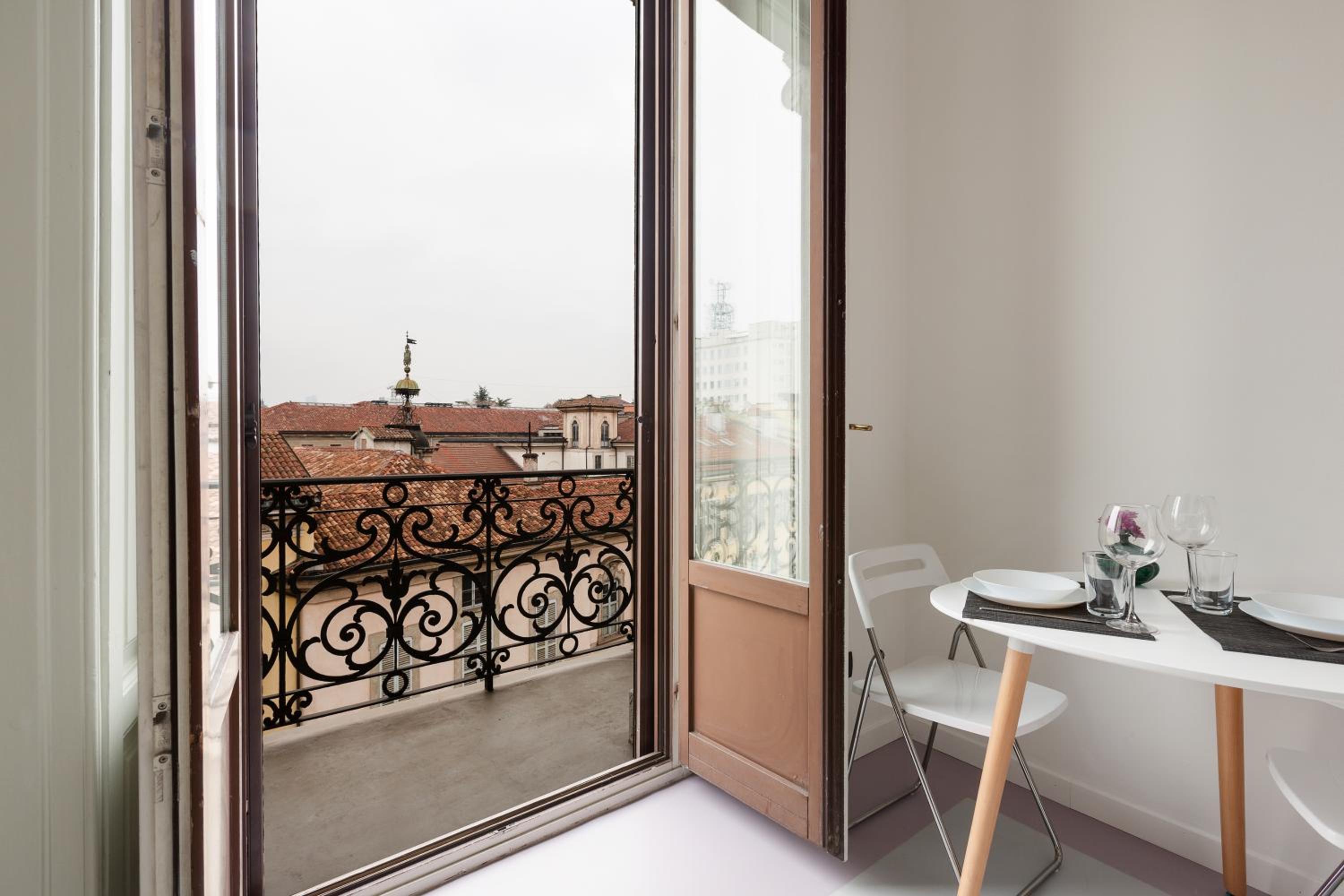 GuestHost - Central Studio APTS Milano-Corso Magenta
