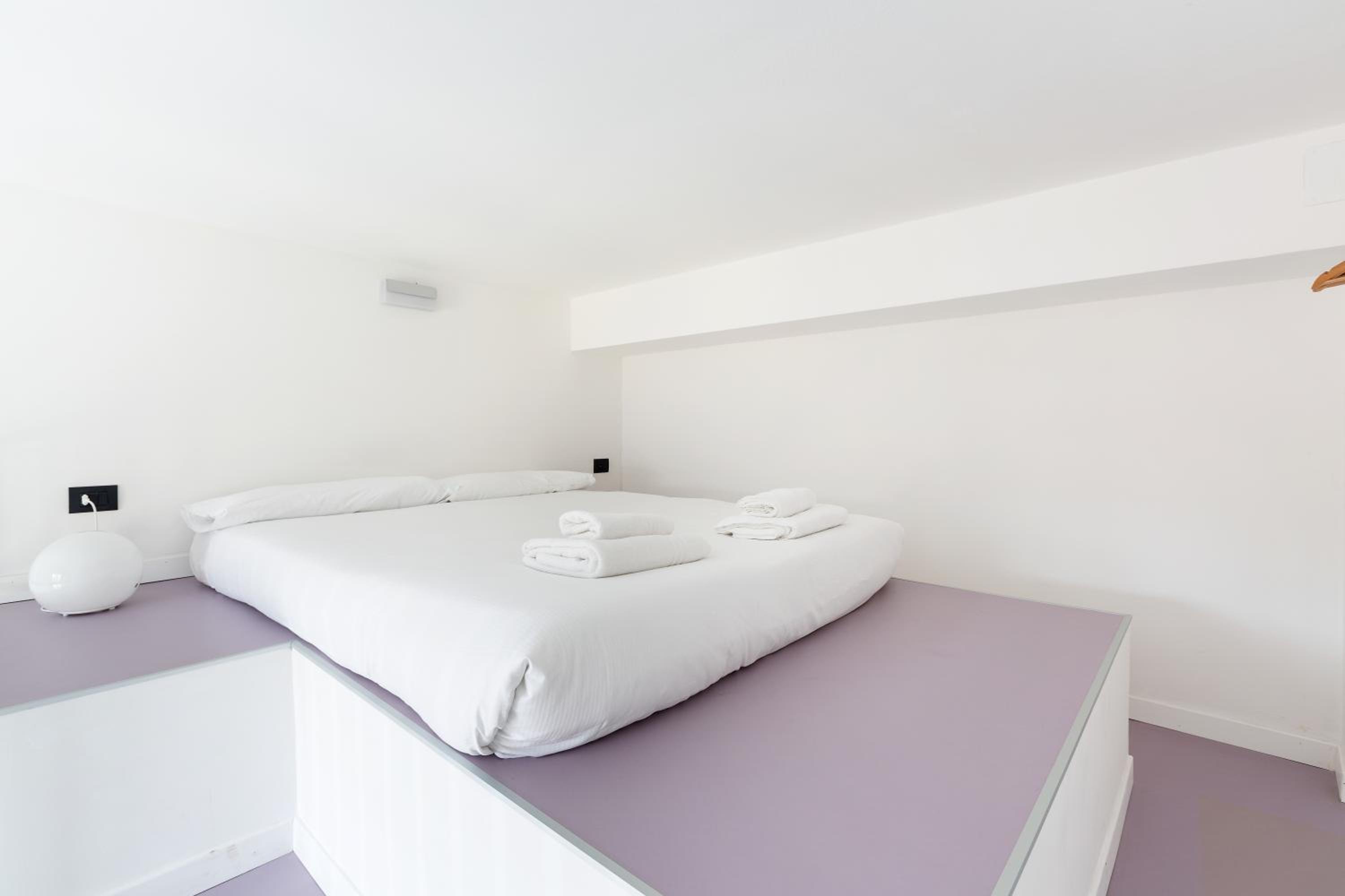GuestHost - Central Studio APTS Milano-Corso Magenta