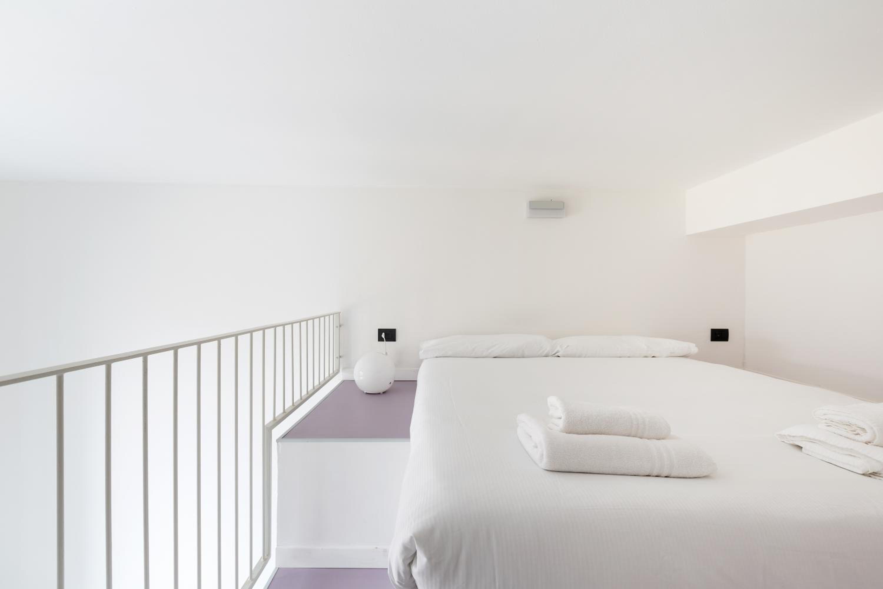 GuestHost - Central Studio APTS Milano-Corso Magenta