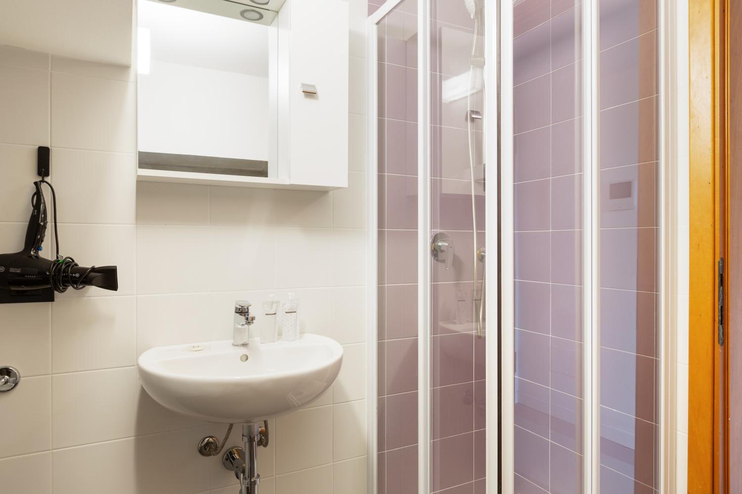 GuestHost - Central Studio APTS Milano-Corso Magenta
