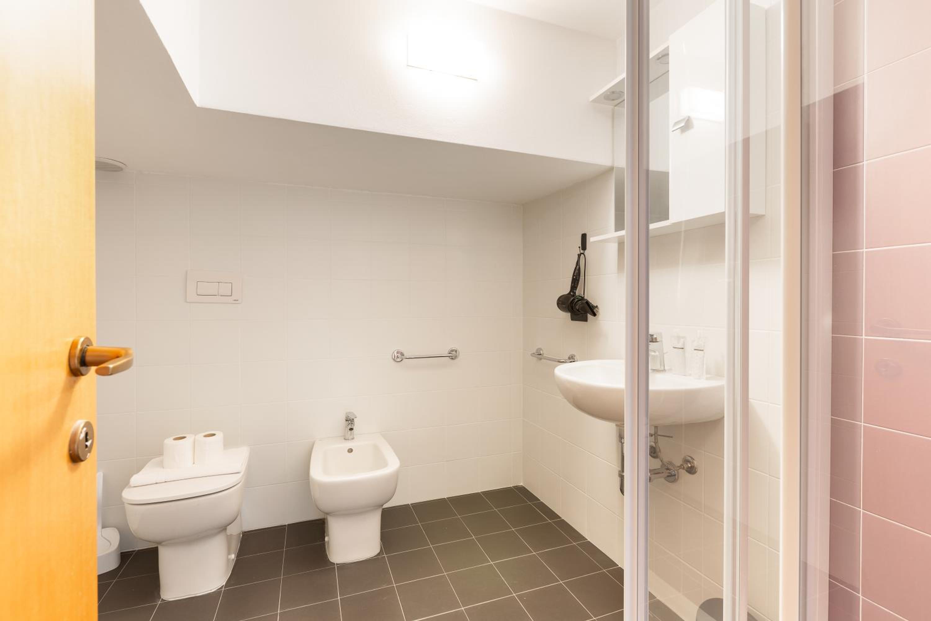 GuestHost - Central Studio APTS Milano-Corso Magenta