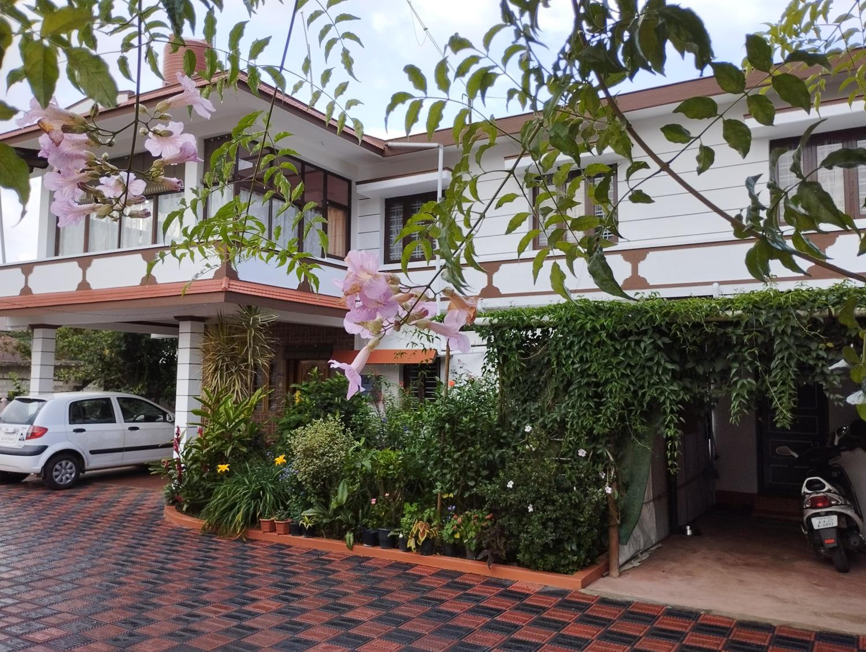 Sabaoth Stays, view 2