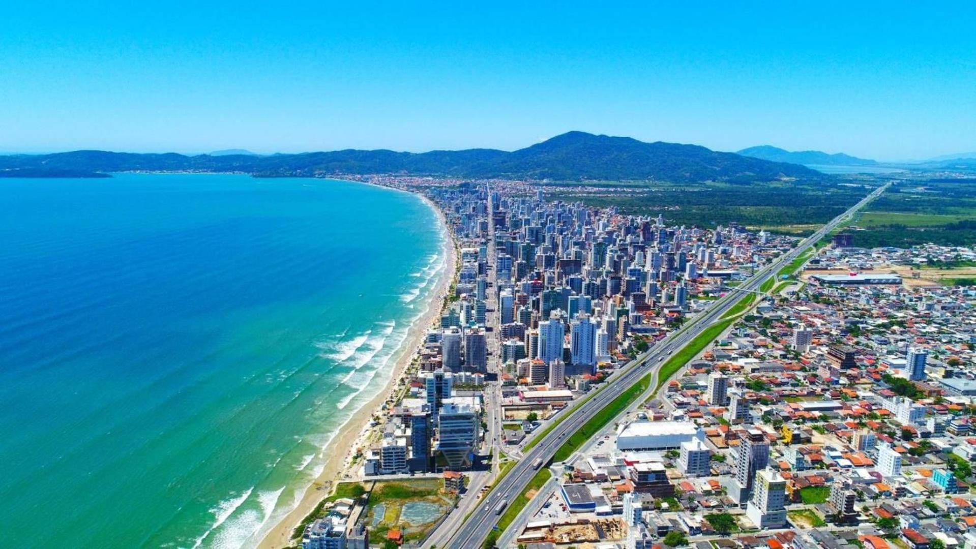 Meia Praia Apto Fino Acabamento 3 suítes e 2 garagens view 5