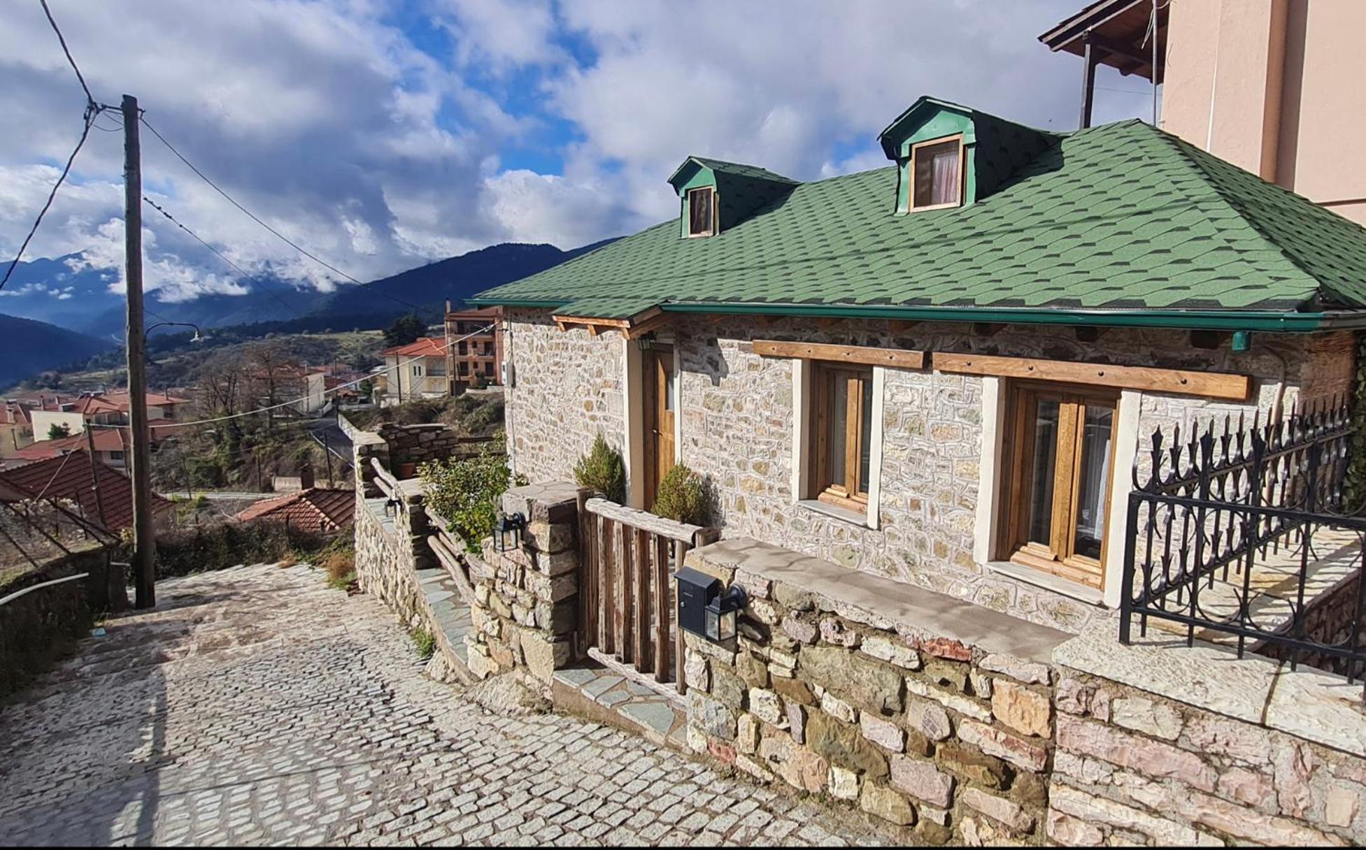 The House in the Cobbled Road view 3
