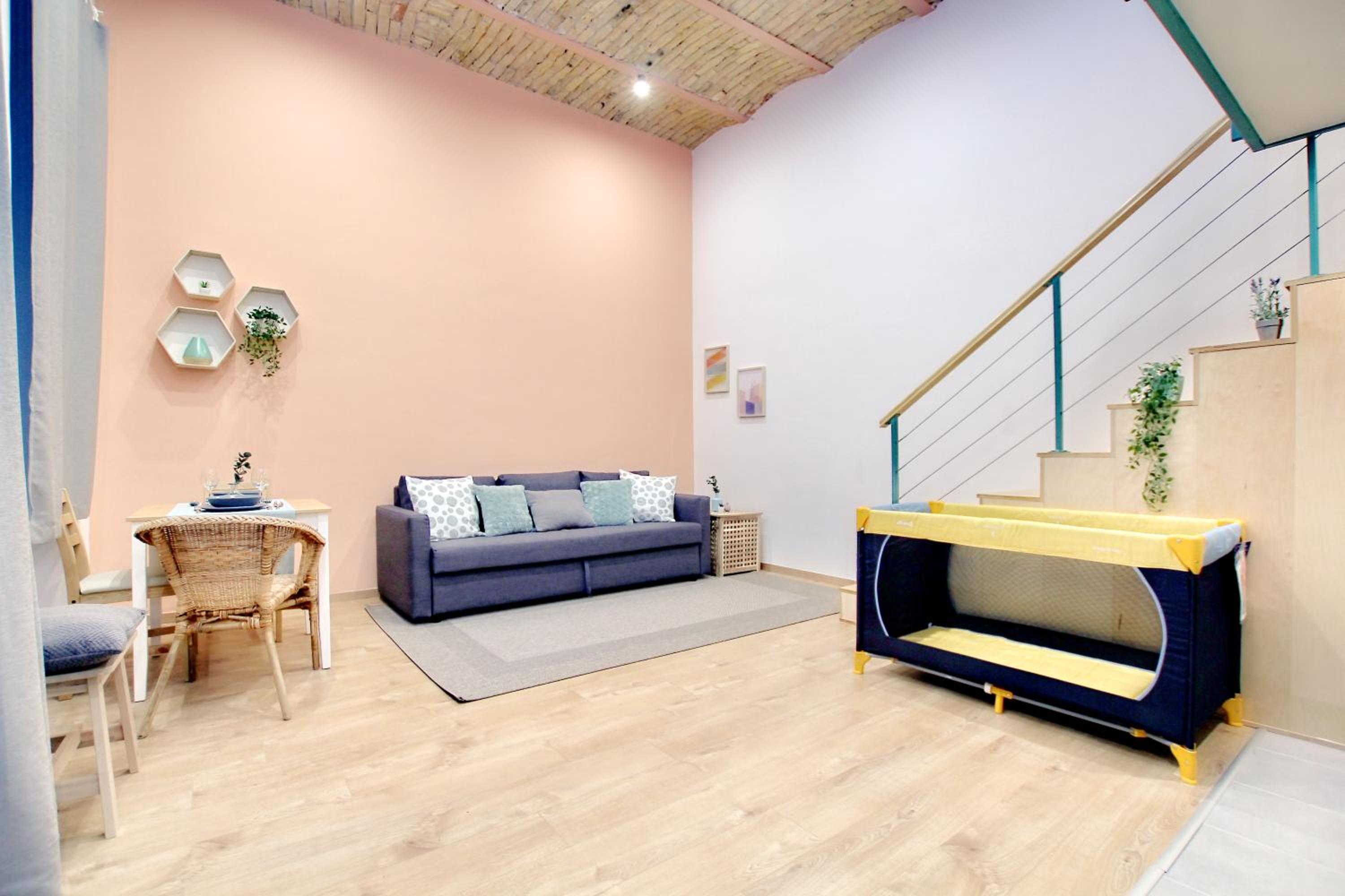 Lovely&modern downtown apartment with FREE PARKING view 5