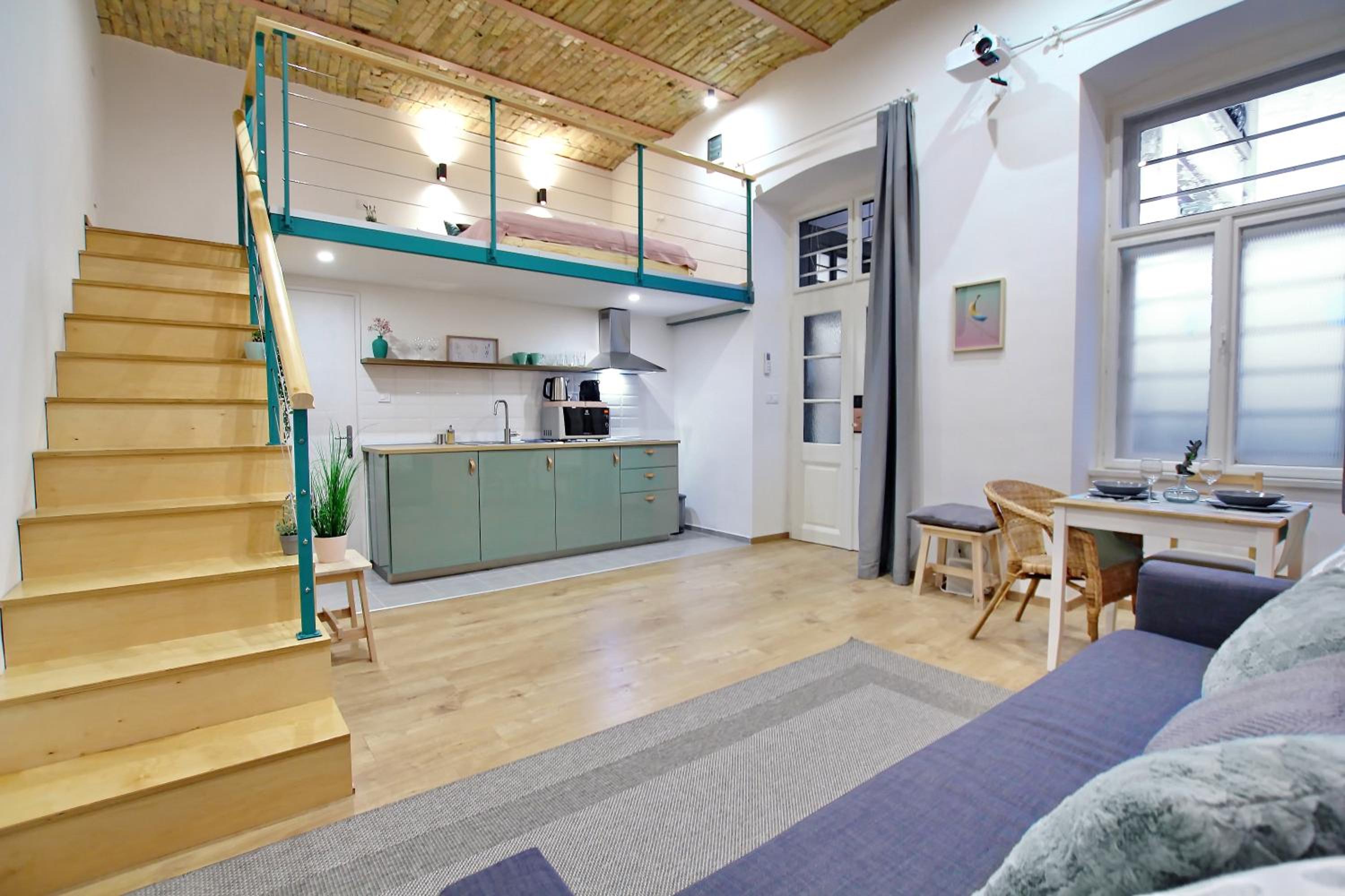 Lovely&modern downtown apartment with FREE PARKING view 2