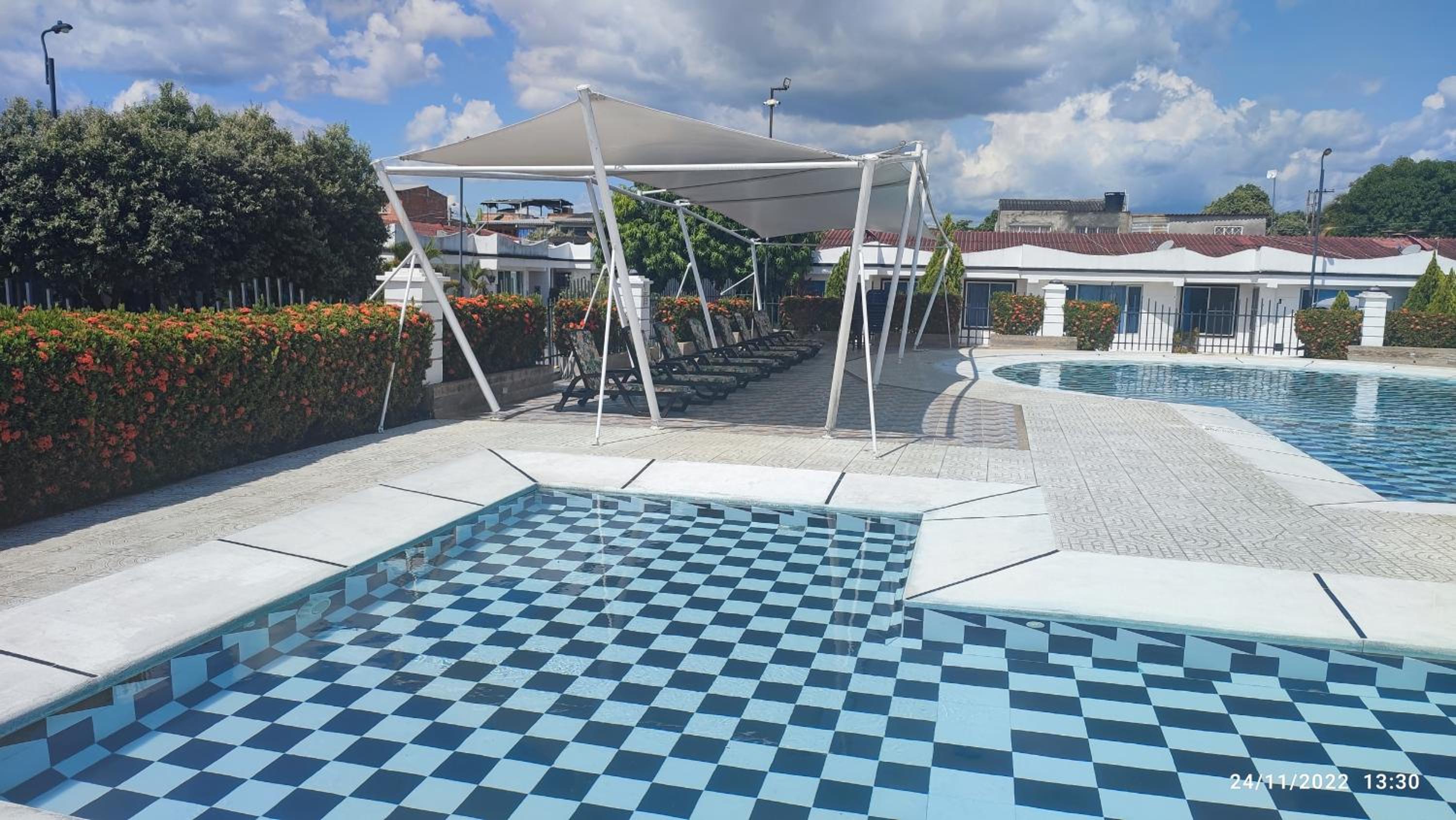 Agradable casa con piscina en tierra caliente