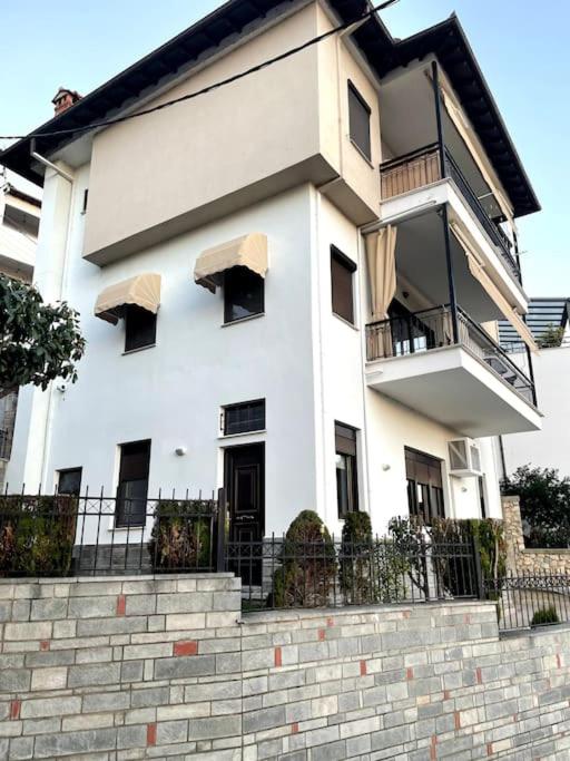 Hotel Belvedere garden - Image 1