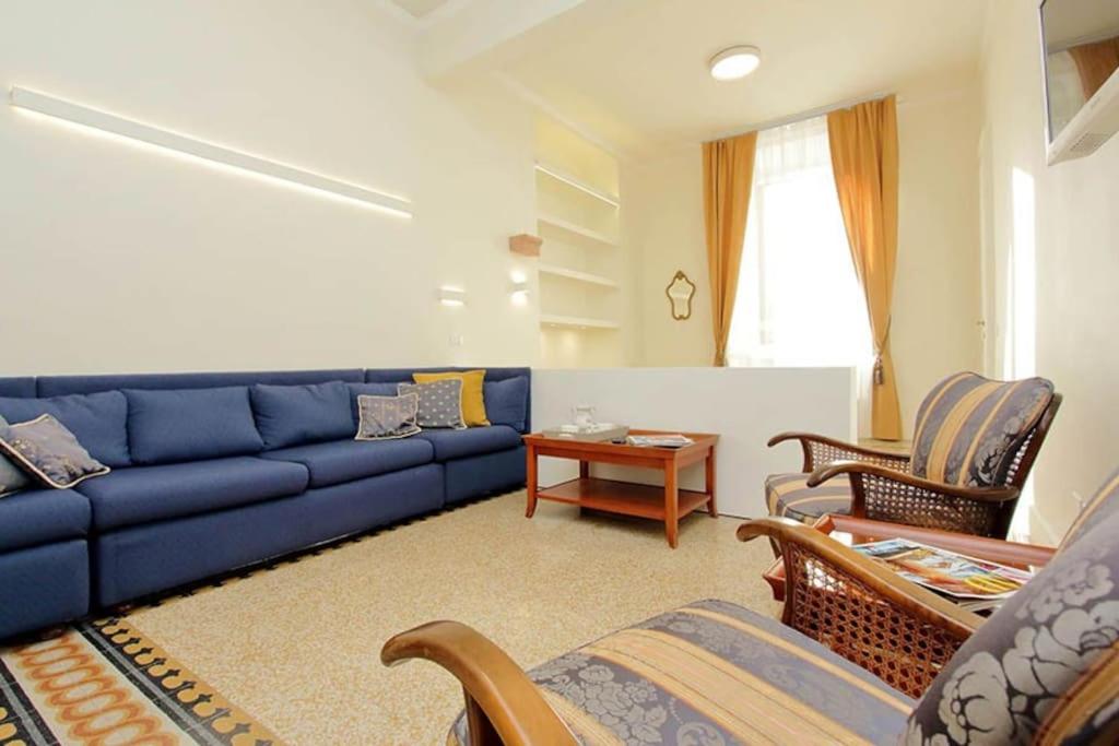 ELEGANT APARTMENT IN THE HEART OF ROME-NAVONA AREA
