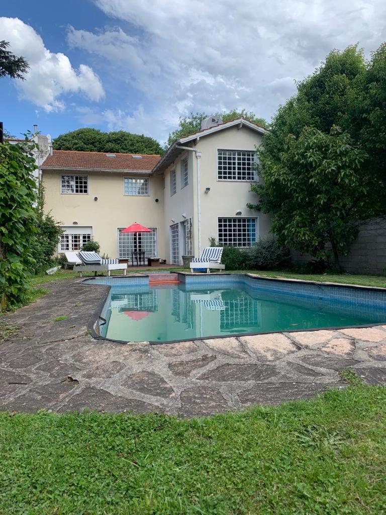 Casa grande con pileta zona B. los Troncos/Playa chica