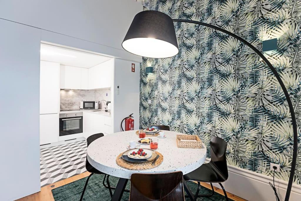 Oporto Colorful Flat