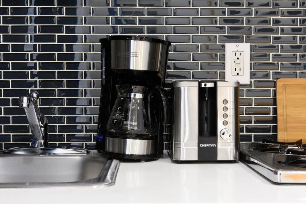 69-2A PRIME Lower East Side 1br Apt Brand New