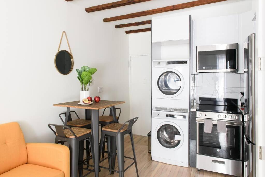 24-14 Renovated studio Prime gramercy W D