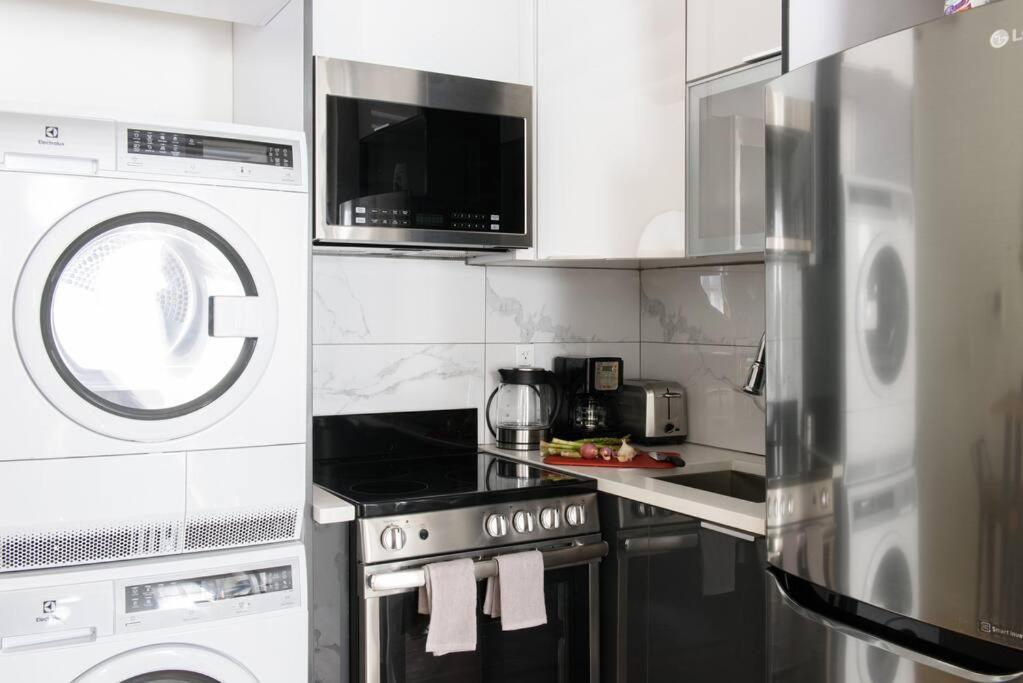 24-14 Renovated studio Prime gramercy W D