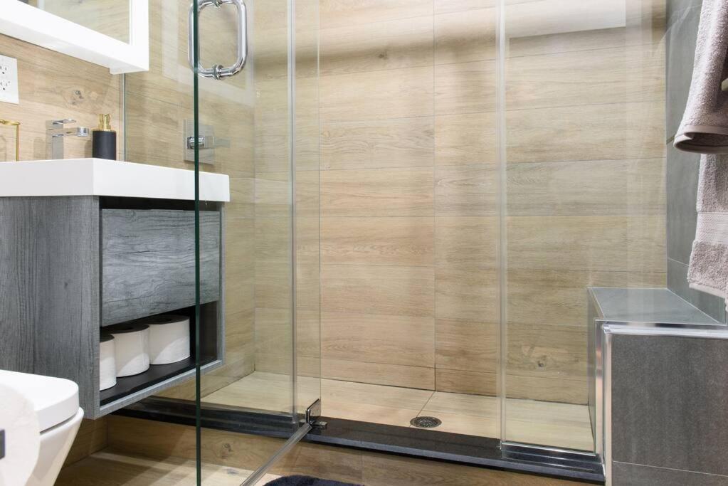 24-14 Renovated studio Prime gramercy W D