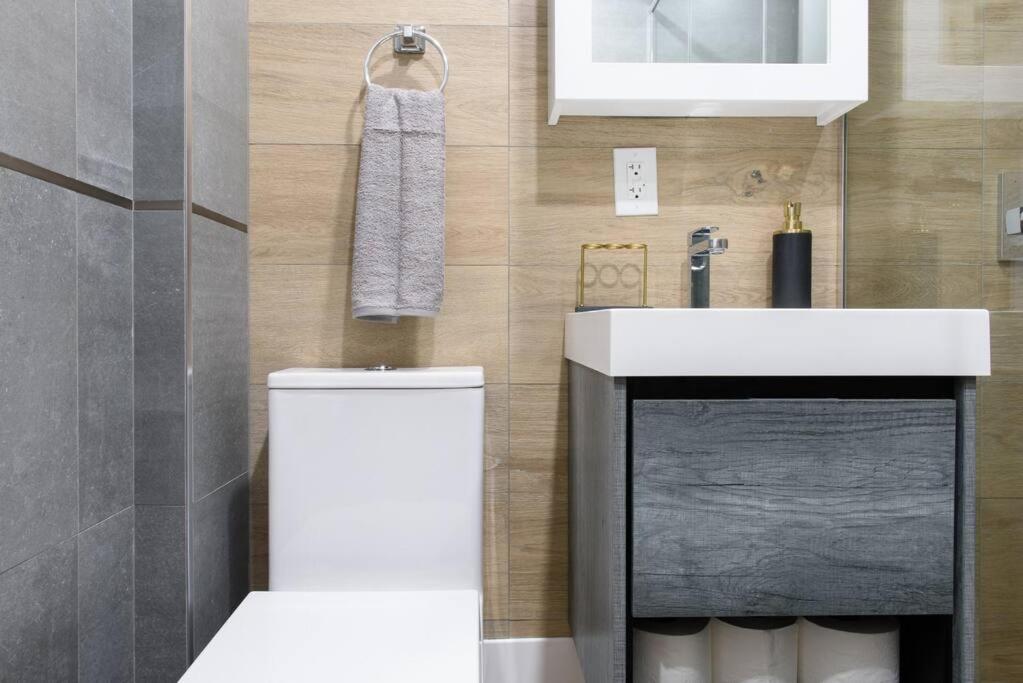 24-14 Renovated studio Prime gramercy W D