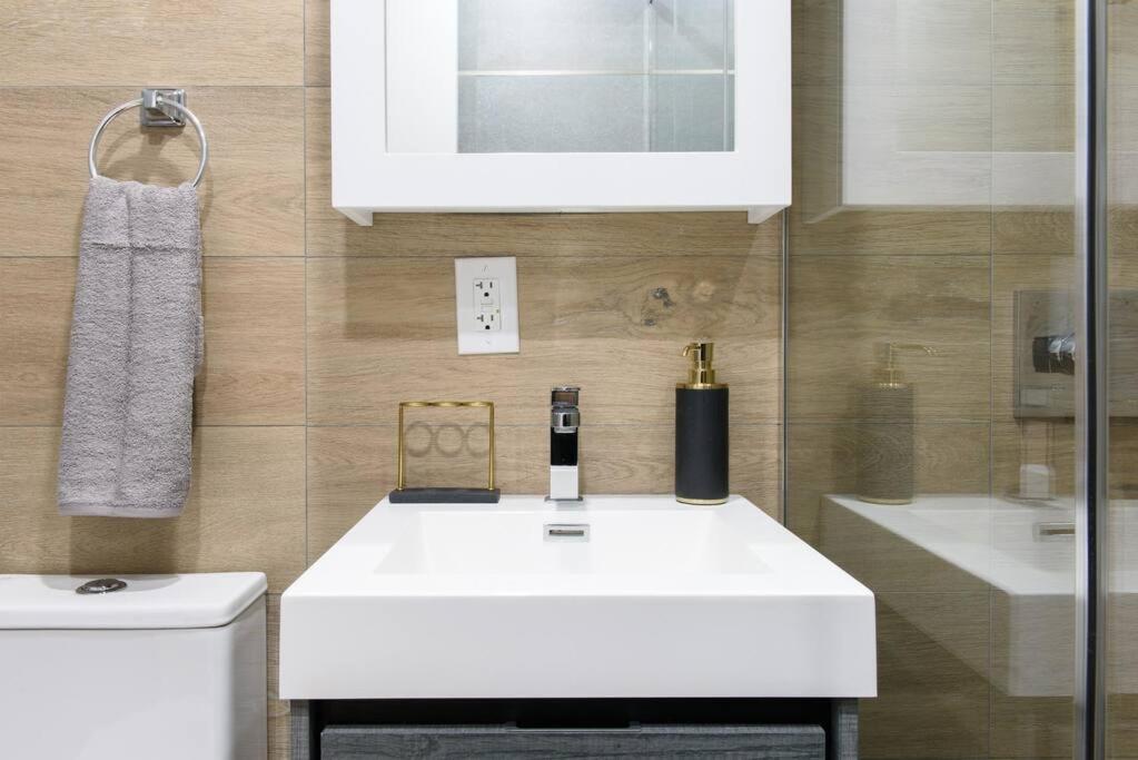 24-14 Renovated studio Prime gramercy W D