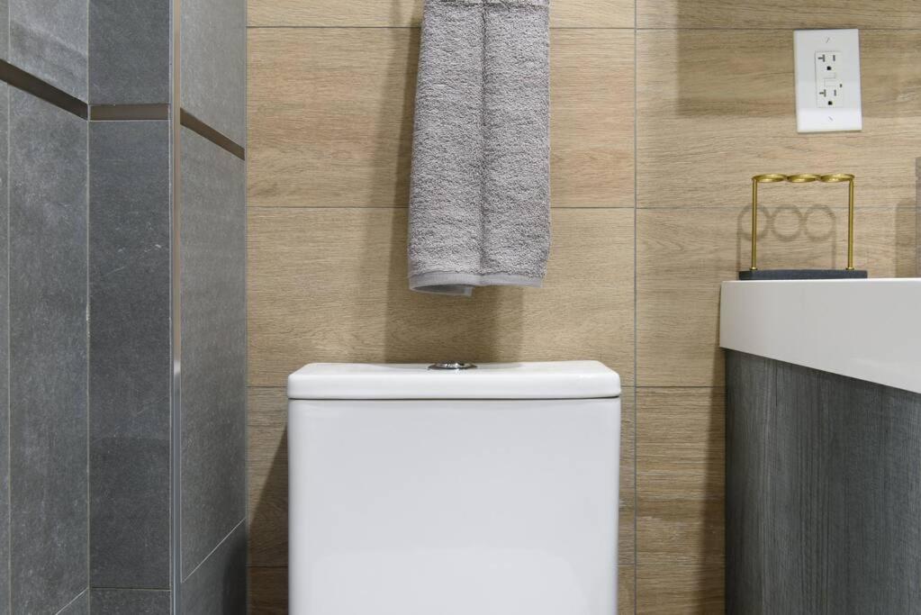 24-14 Renovated studio Prime gramercy W D