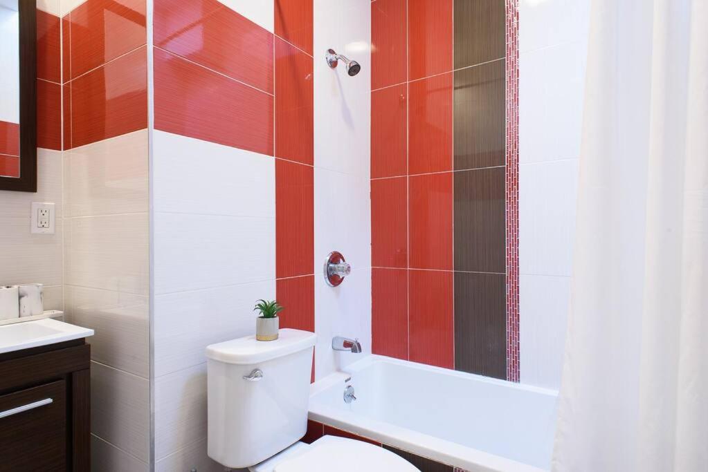 24-17 Renovated Studio Prime Location WD