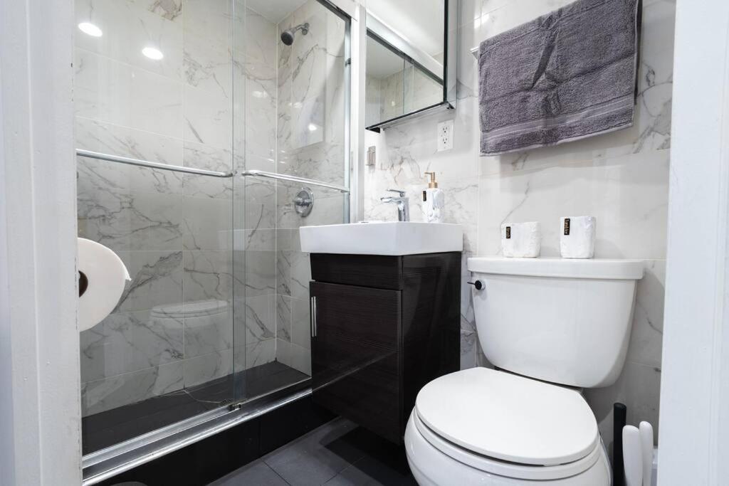 69-3C Stylish Lower East East 1br Apt BRAND NEW