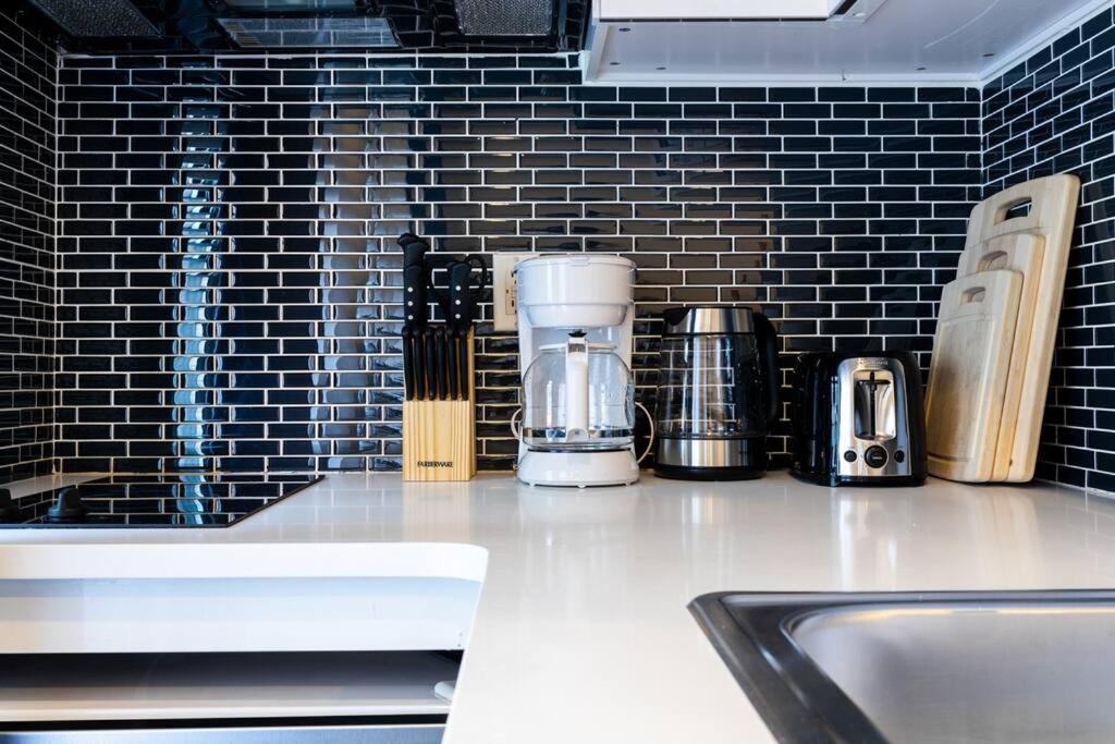 69-3C Stylish Lower East East 1br Apt BRAND NEW