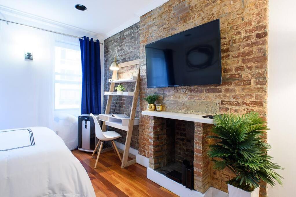24-17 Renovated Studio Prime Location WD