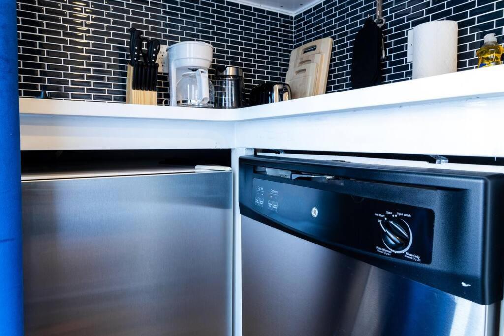 69-3C Stylish Lower East East 1br Apt BRAND NEW