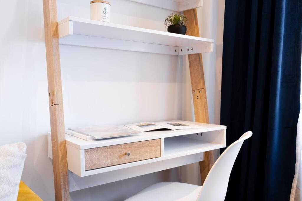69-3C Stylish Lower East East 1br Apt BRAND NEW