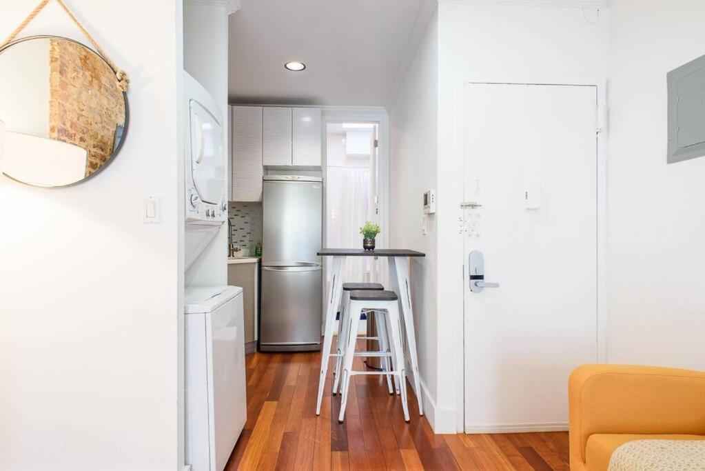 24-17 Renovated Studio Prime Location WD