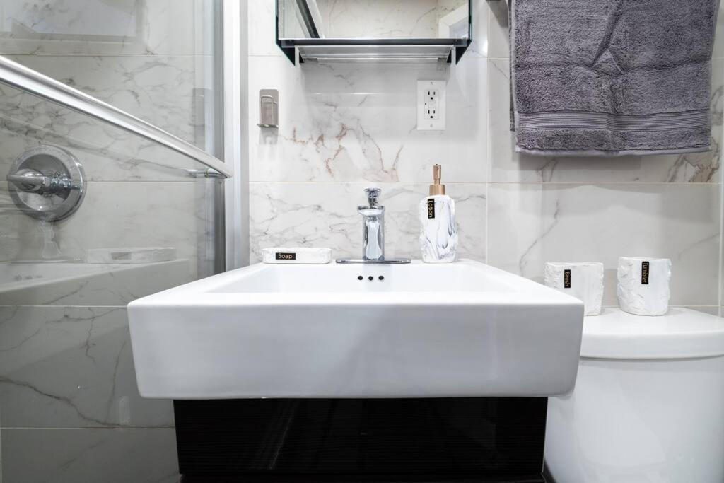 69-3C Stylish Lower East East 1br Apt BRAND NEW