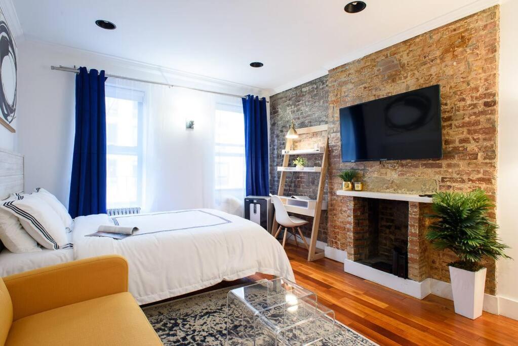24-17 Renovated Studio Prime Location WD