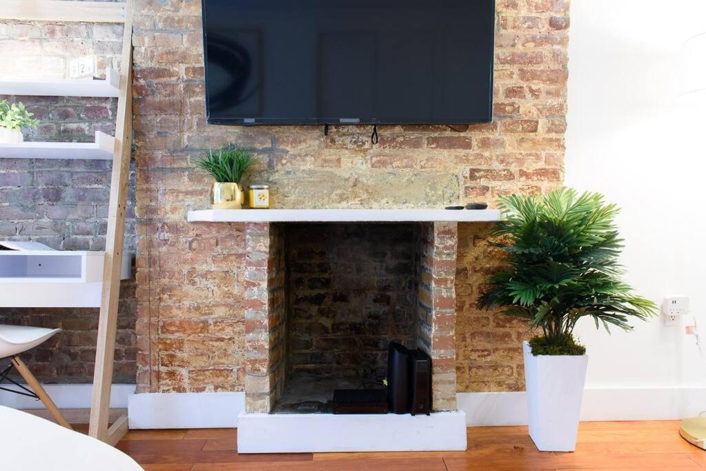 24-17 Renovated Studio Prime Location WD