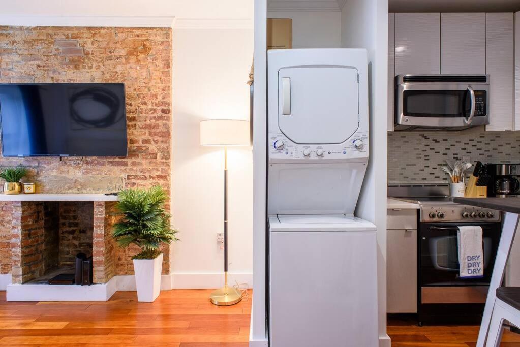 24-17 Renovated Studio Prime Location WD