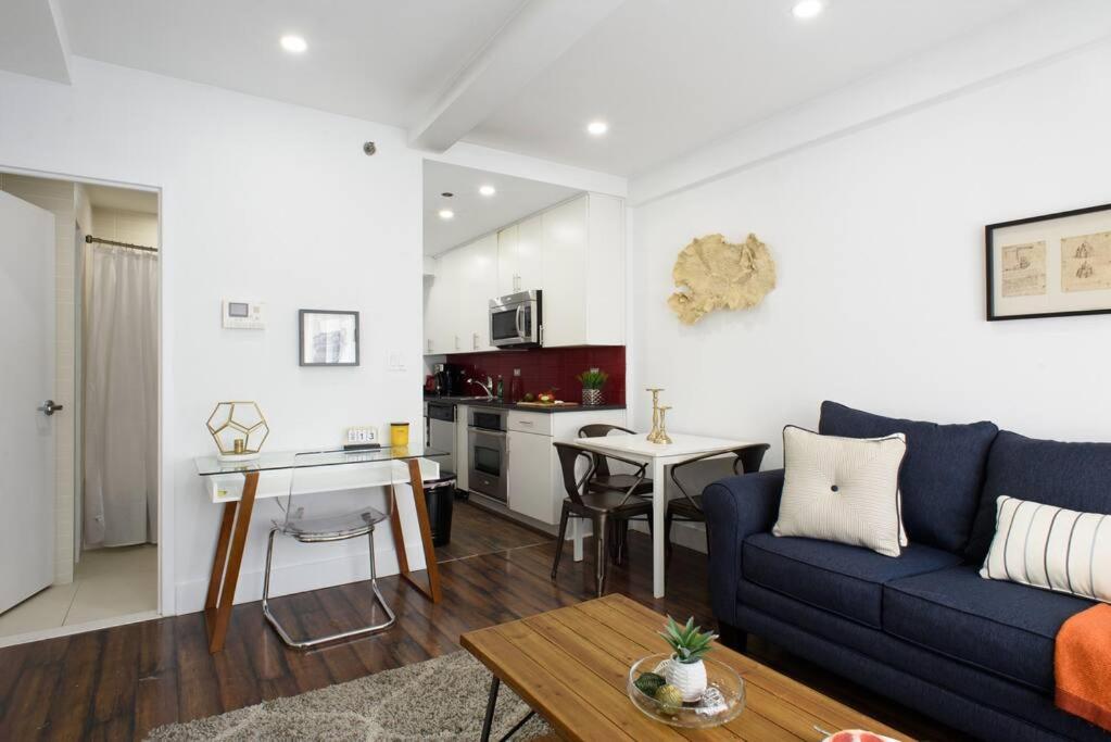 809-2A Gorgeous 1BR New W D Modern Best Location