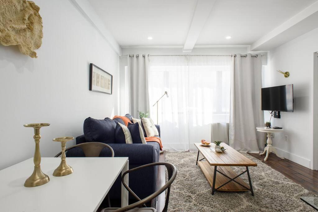 809-2A Gorgeous 1BR New W D Modern Best Location