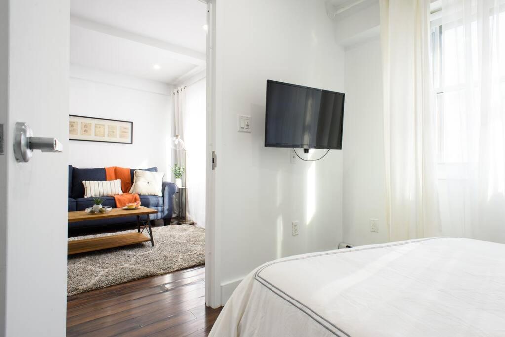 809-2A Gorgeous 1BR New W D Modern Best Location