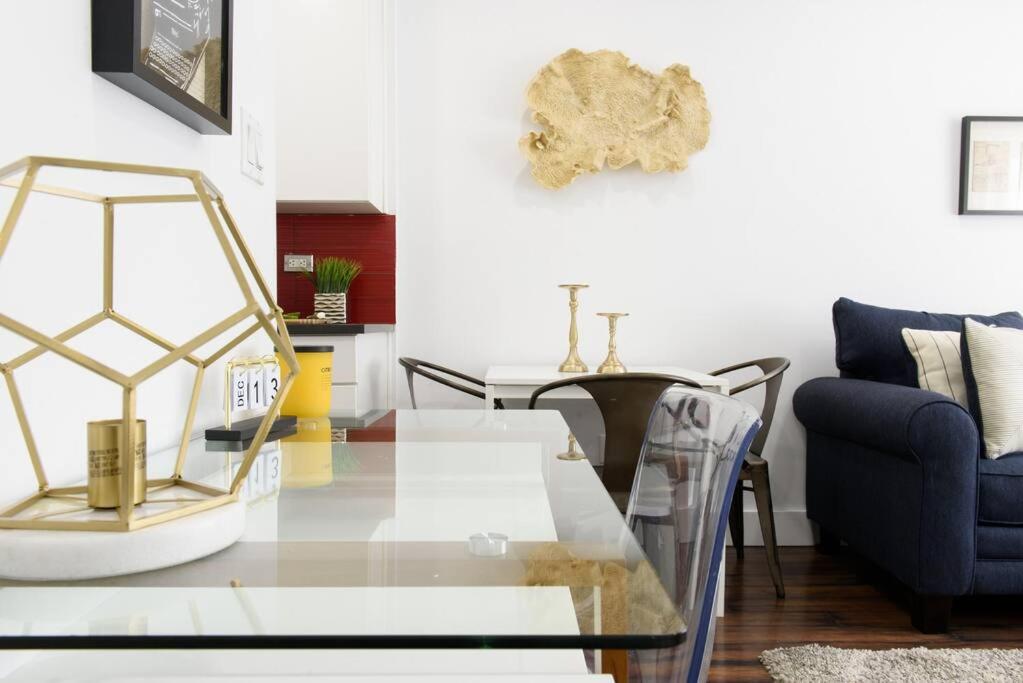 809-2A Gorgeous 1BR New W D Modern Best Location